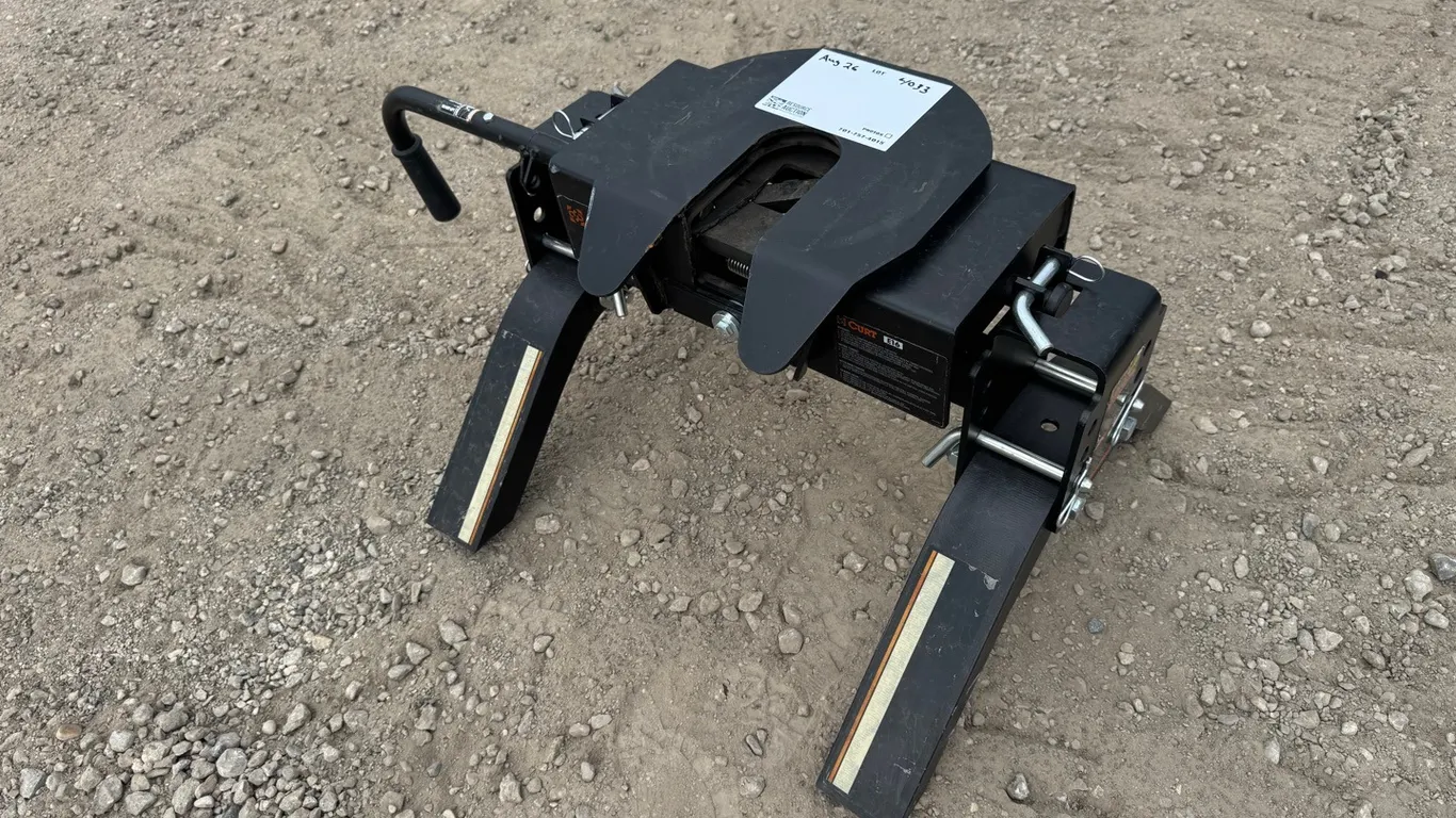 Curt E16 5th wheel hitch with Chevy rails
