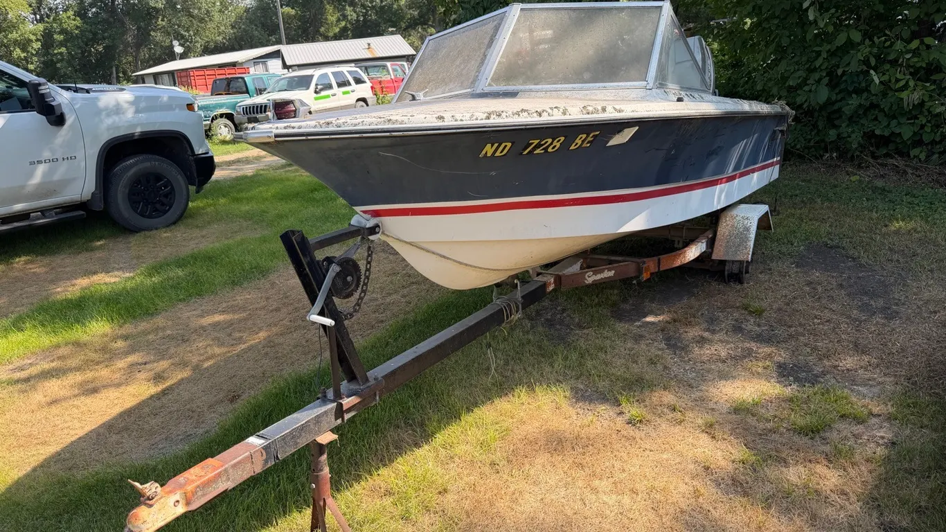Cresliner 16' fishing boat