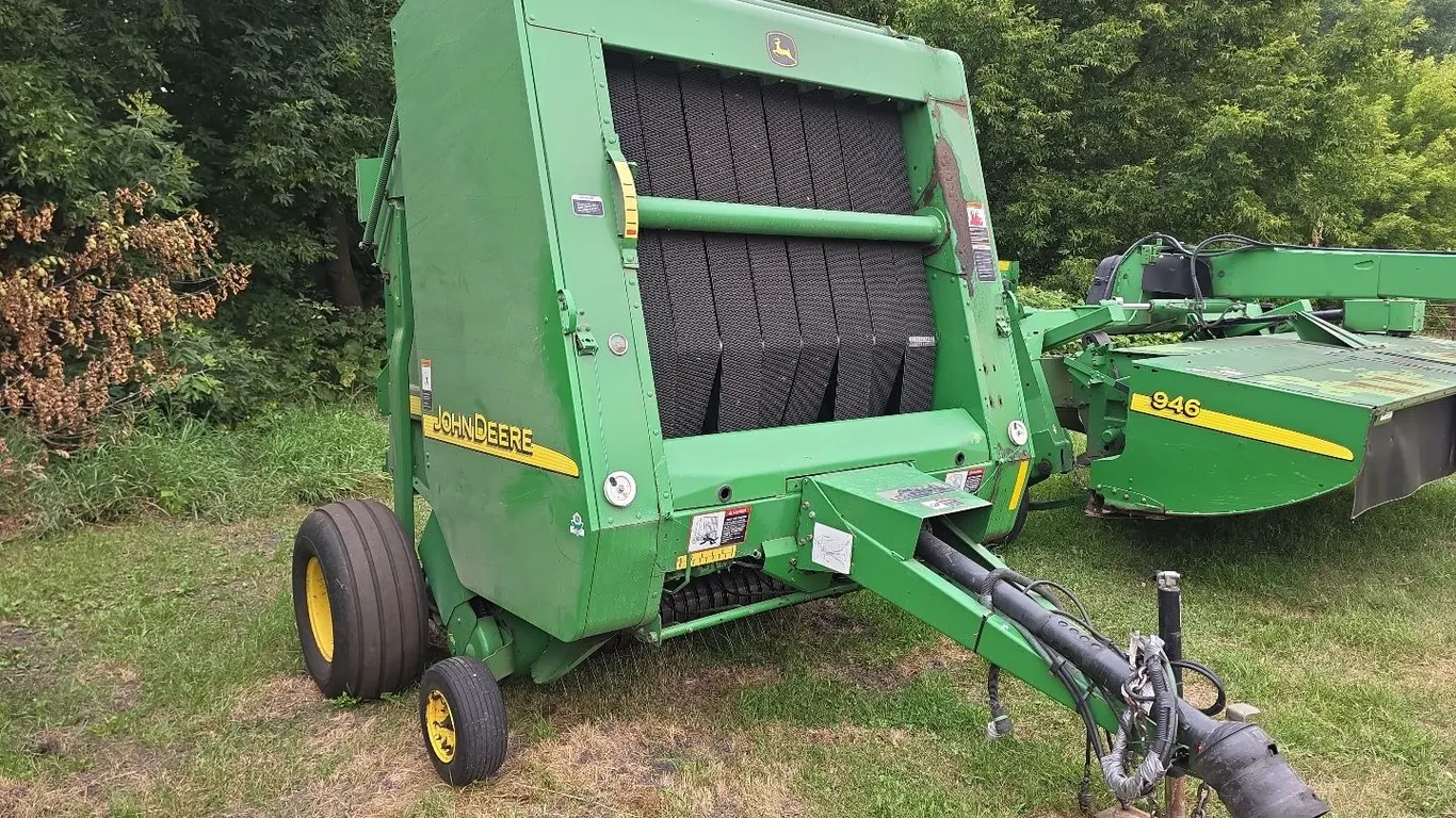 JOHN DEERE 567 Round baler