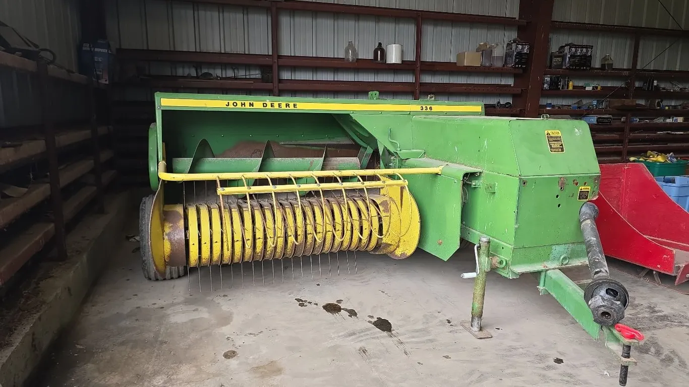 JOHN DEERE 336 Square baler