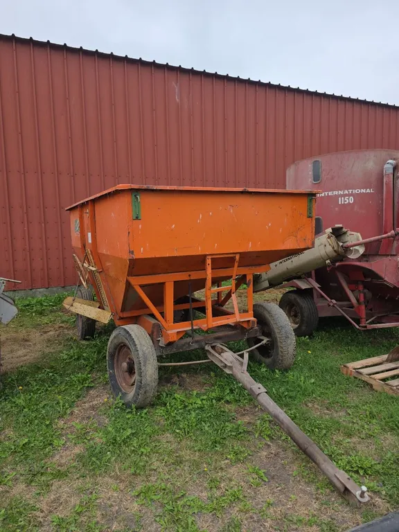 Bradford industries model 165 gravity wagon