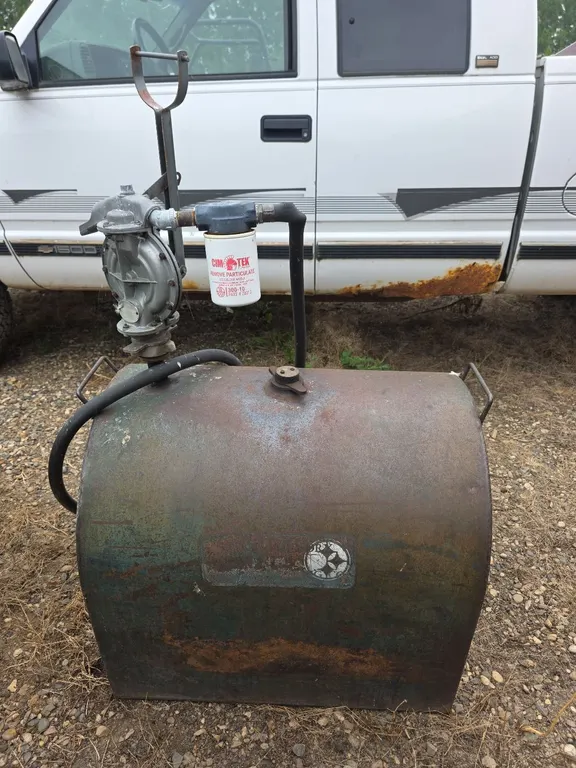 FFC fuel service tank with hand pump