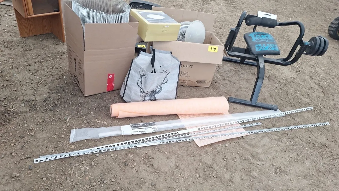 Miscellaneous lot of mesh, work out lights and more