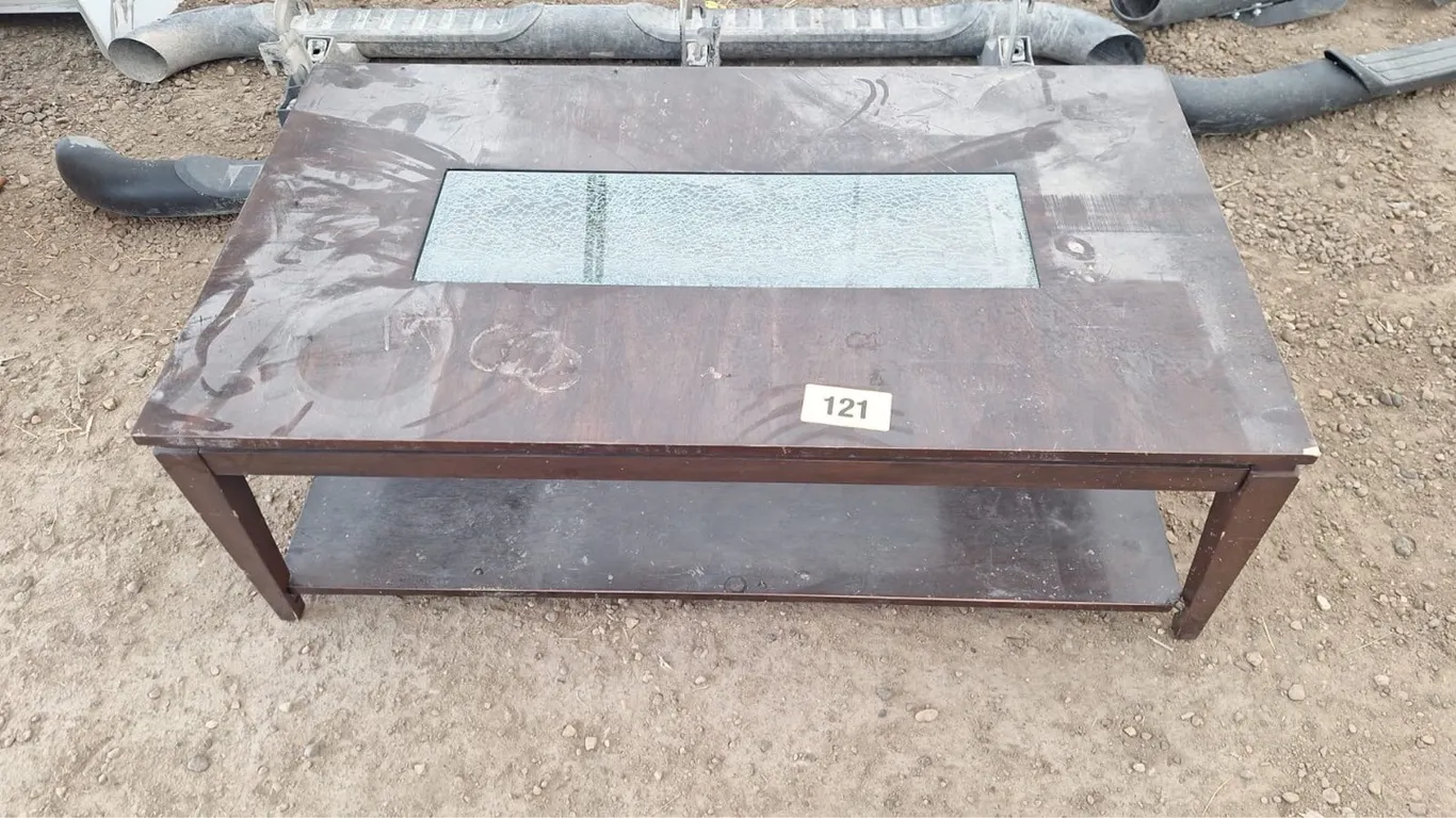 Coffe table with glass insert