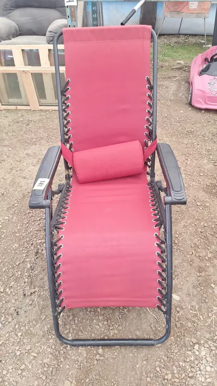 Zero gravity chair ( In good condition)