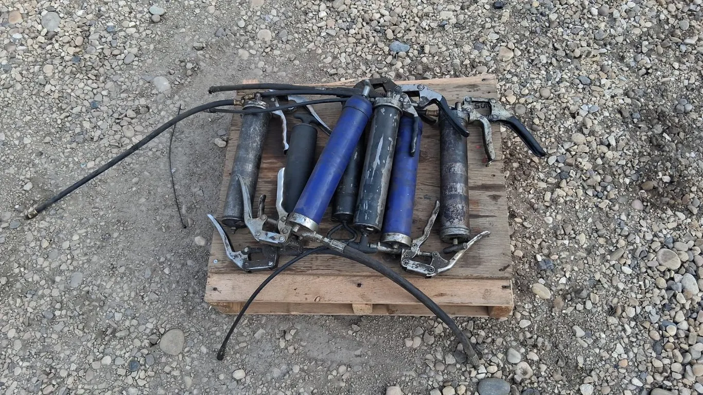 7- Pistol Grip Grease Guns