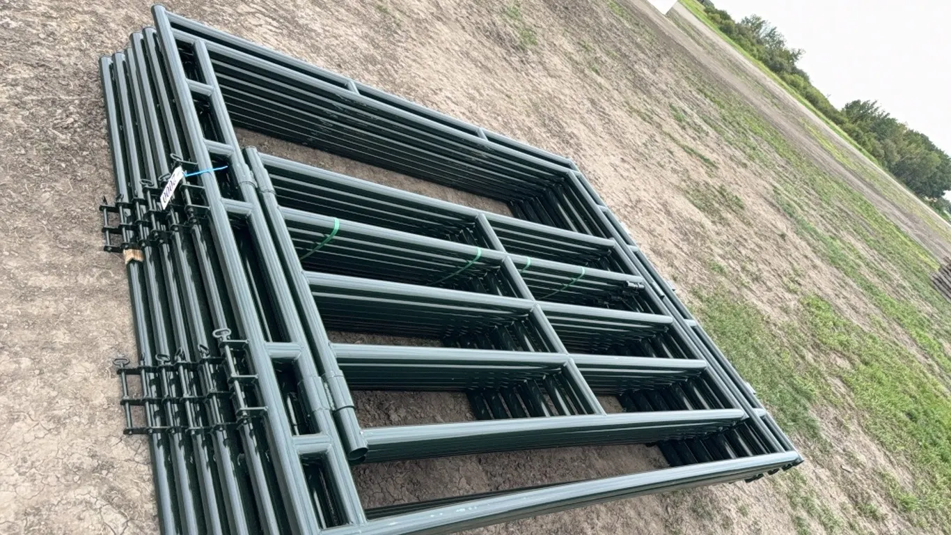 8 - NEW/UNUSED 9'6" M.D. MAGNUM PANEL w/GATE - TO BE SOLD PER PANEL