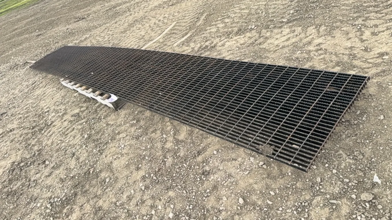 20' X 3' METAL GRADING