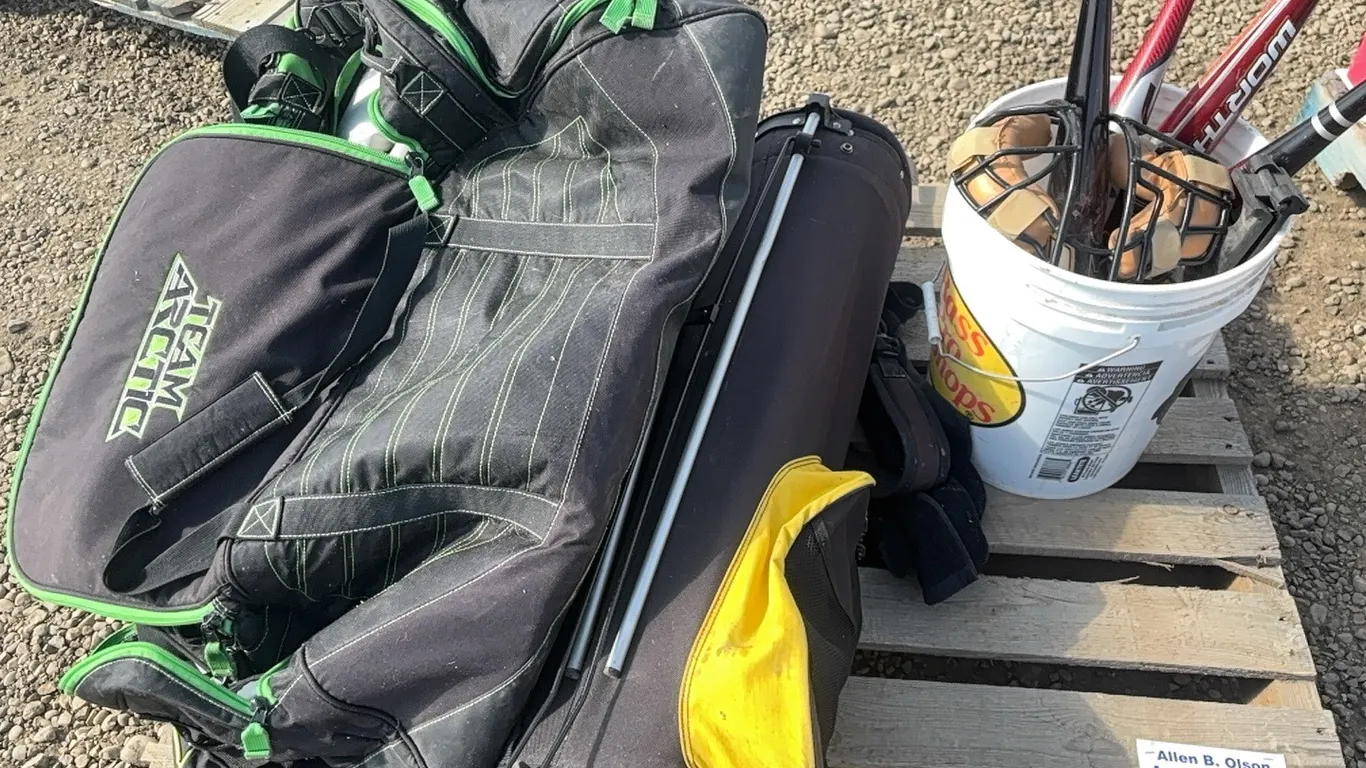 HOCKEY BAGS, GOLF CLUBS, BASEBALL EQUIPMENT