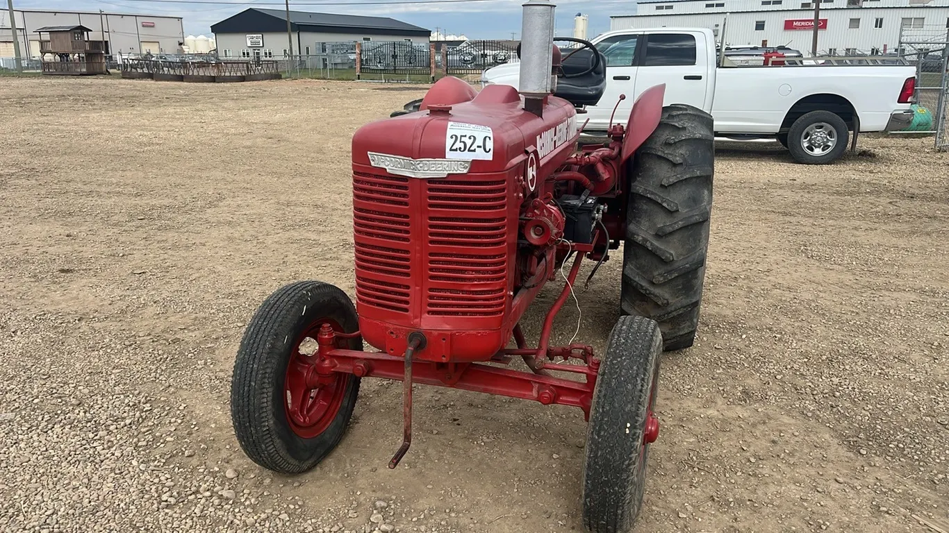 1953 INTERNATIONAL MCCORMICK DEERING STANDARD W-4 - s/n WBH29875W1