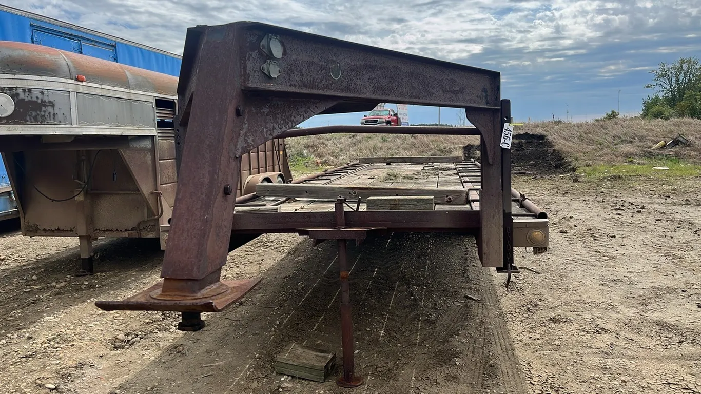 SHOPBUILT 28' 5TH WHEEL TRIDEM HAY TRAILER - NO VISIBLE VIN