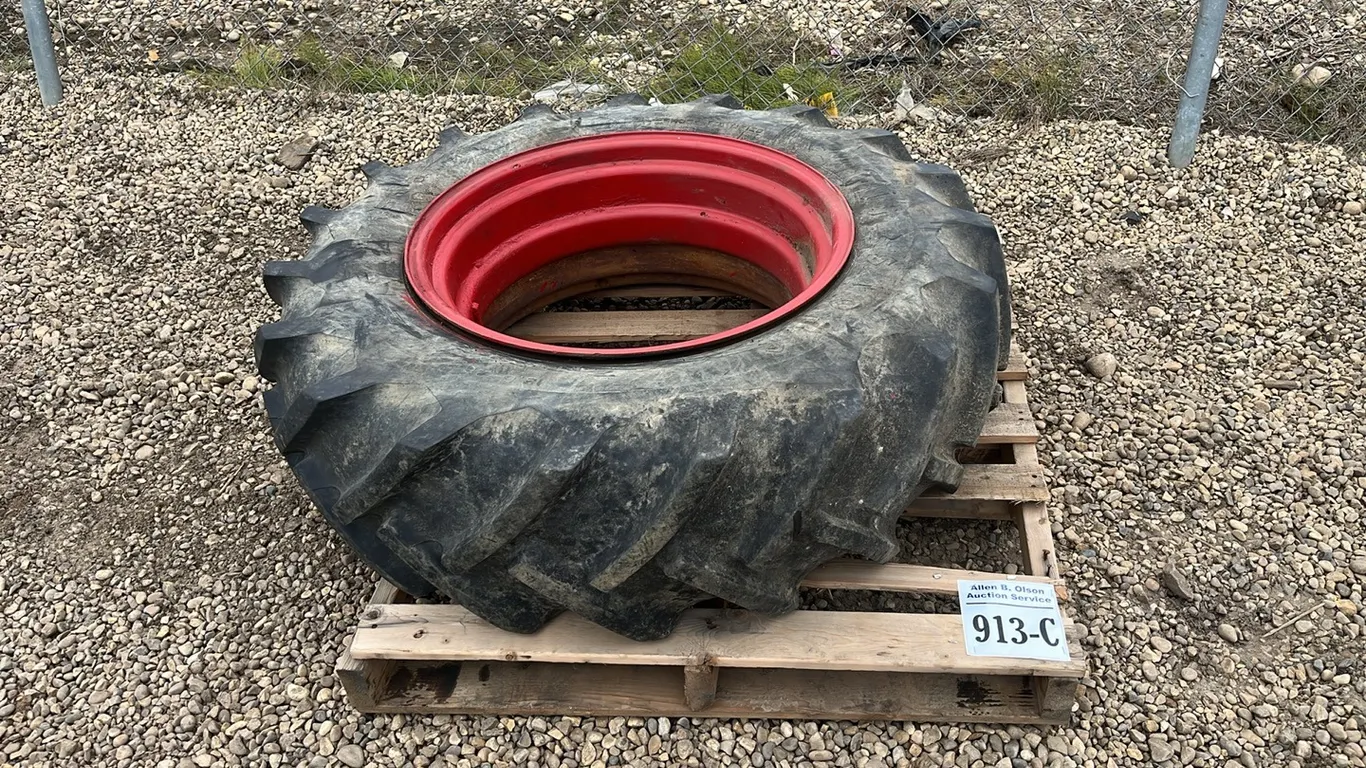 FIRESTONE TRACTOR TIRE, 13.6X26