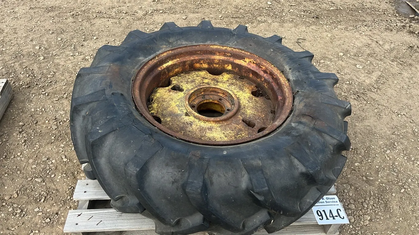 TRACTOR TIRE AND RIM 14.9/13-26