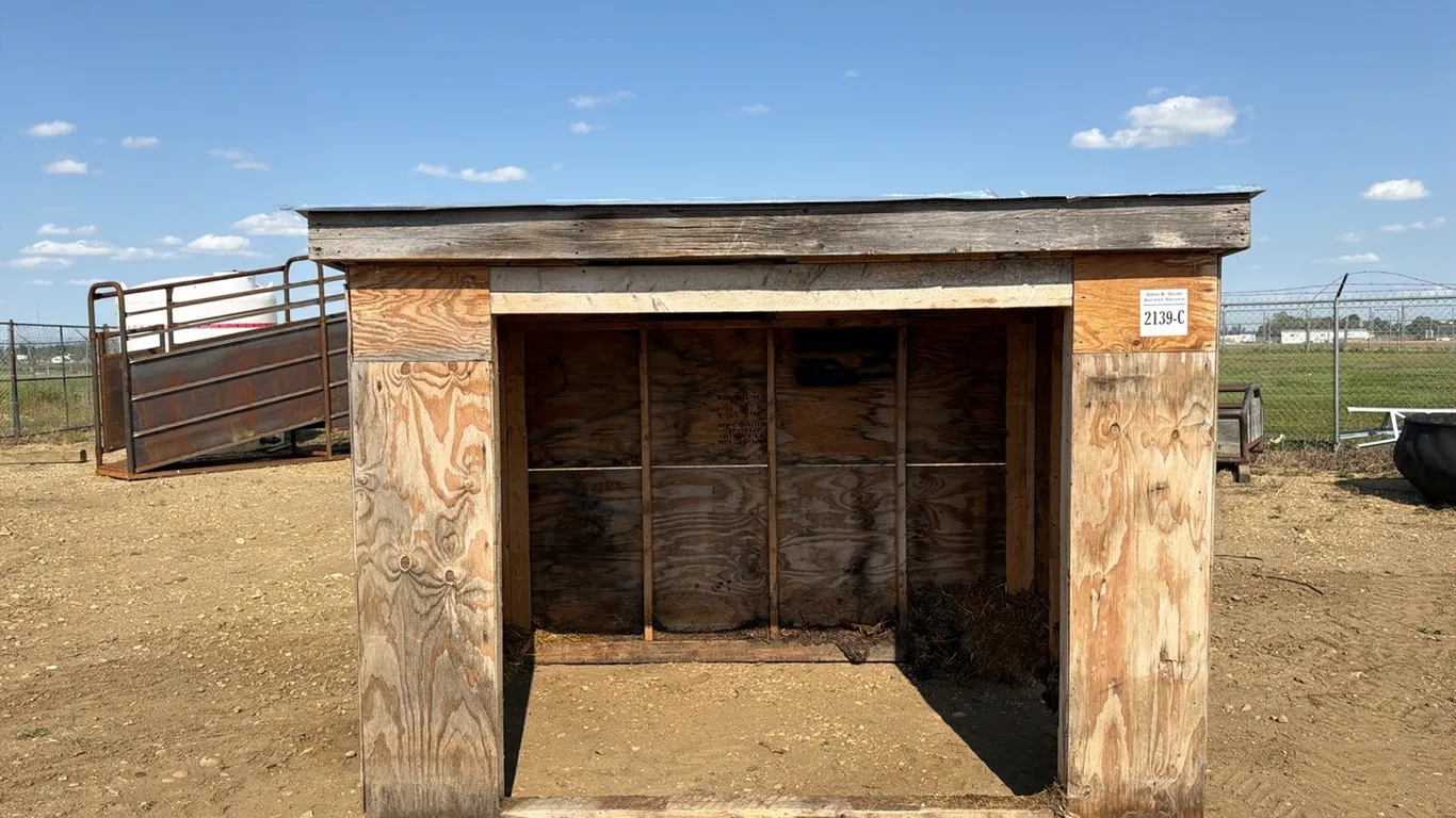 101" (L) X 72" (D) CALF SHELTER