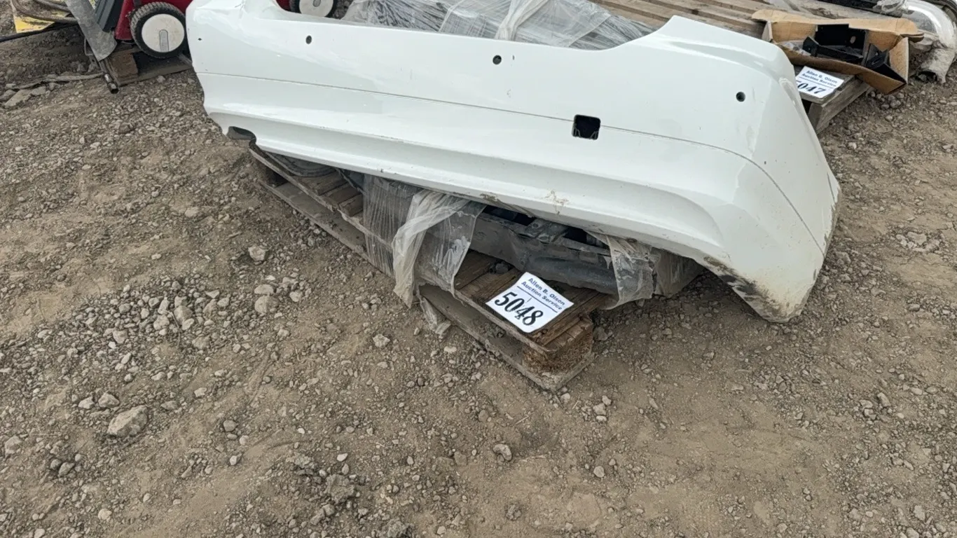 ASST 2010 BMW PARTS AND REAR BUMPER