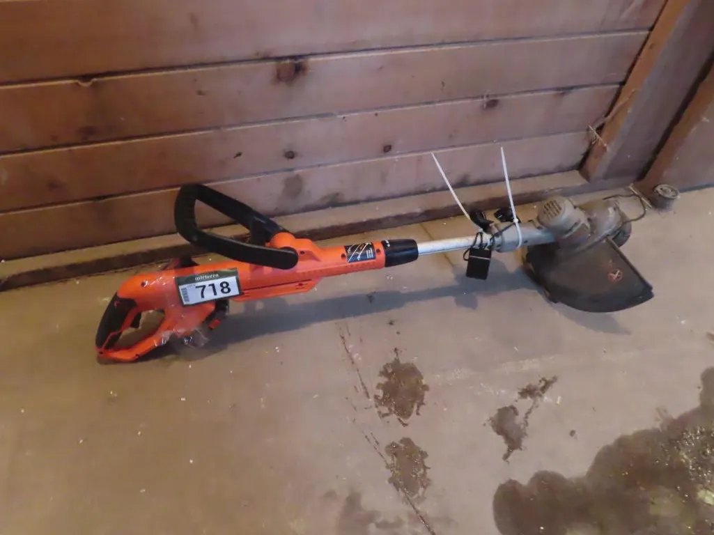 Black & Decker 20V Cordless Weed Eater *Located at Spruce Grove location.