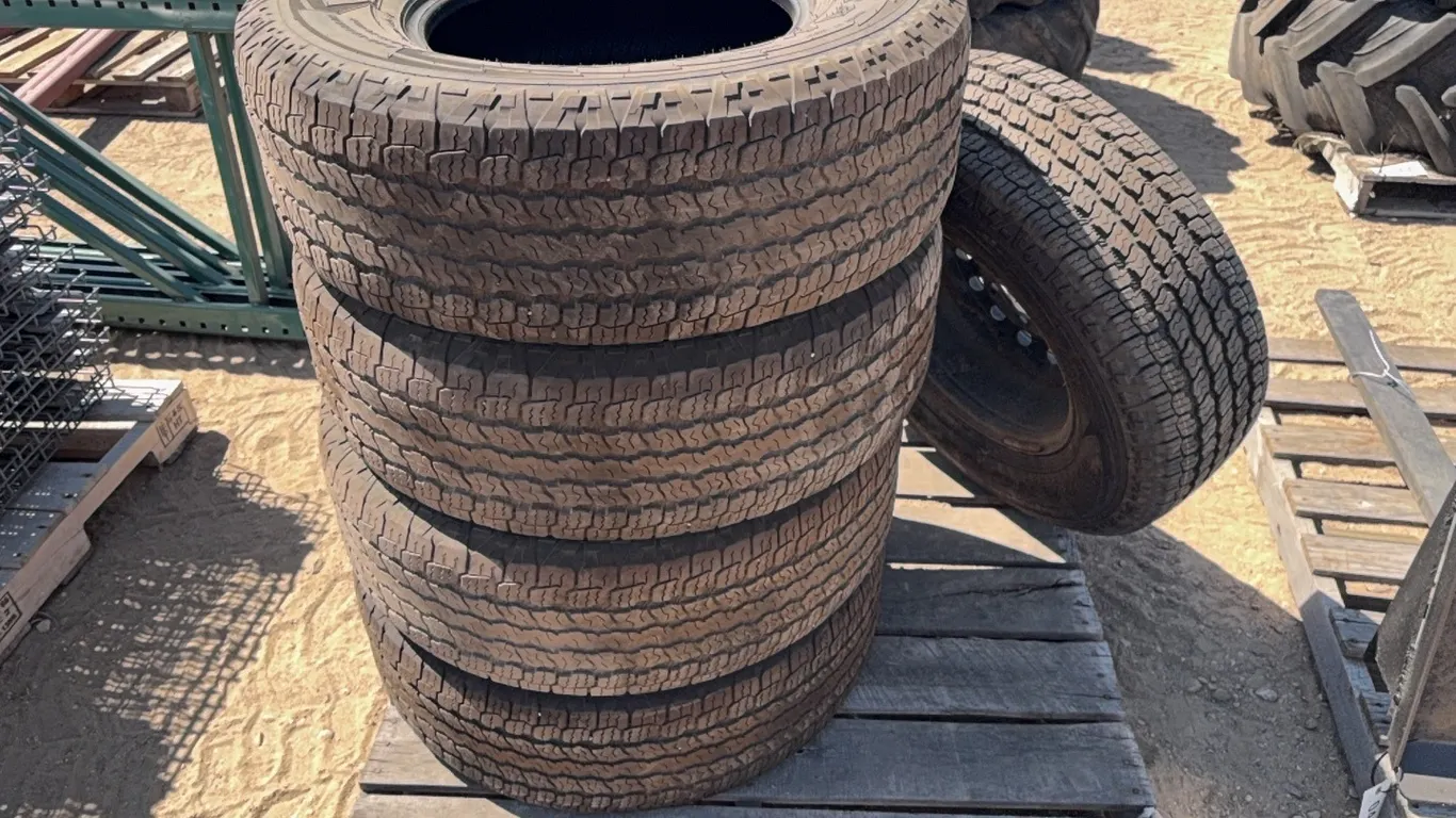 ID 0384 Goodyear Wrangler 265/70R16 (4)