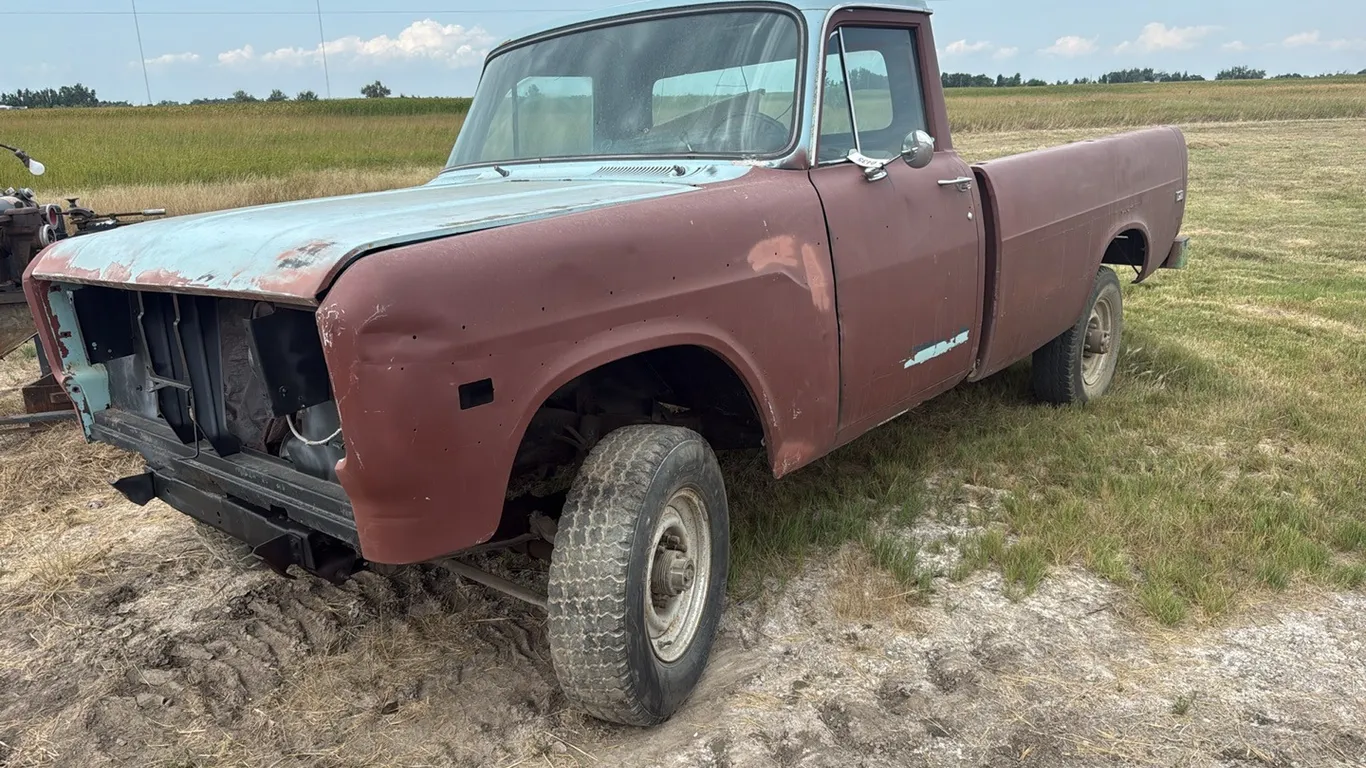 ID 0435 1973 International Pickup