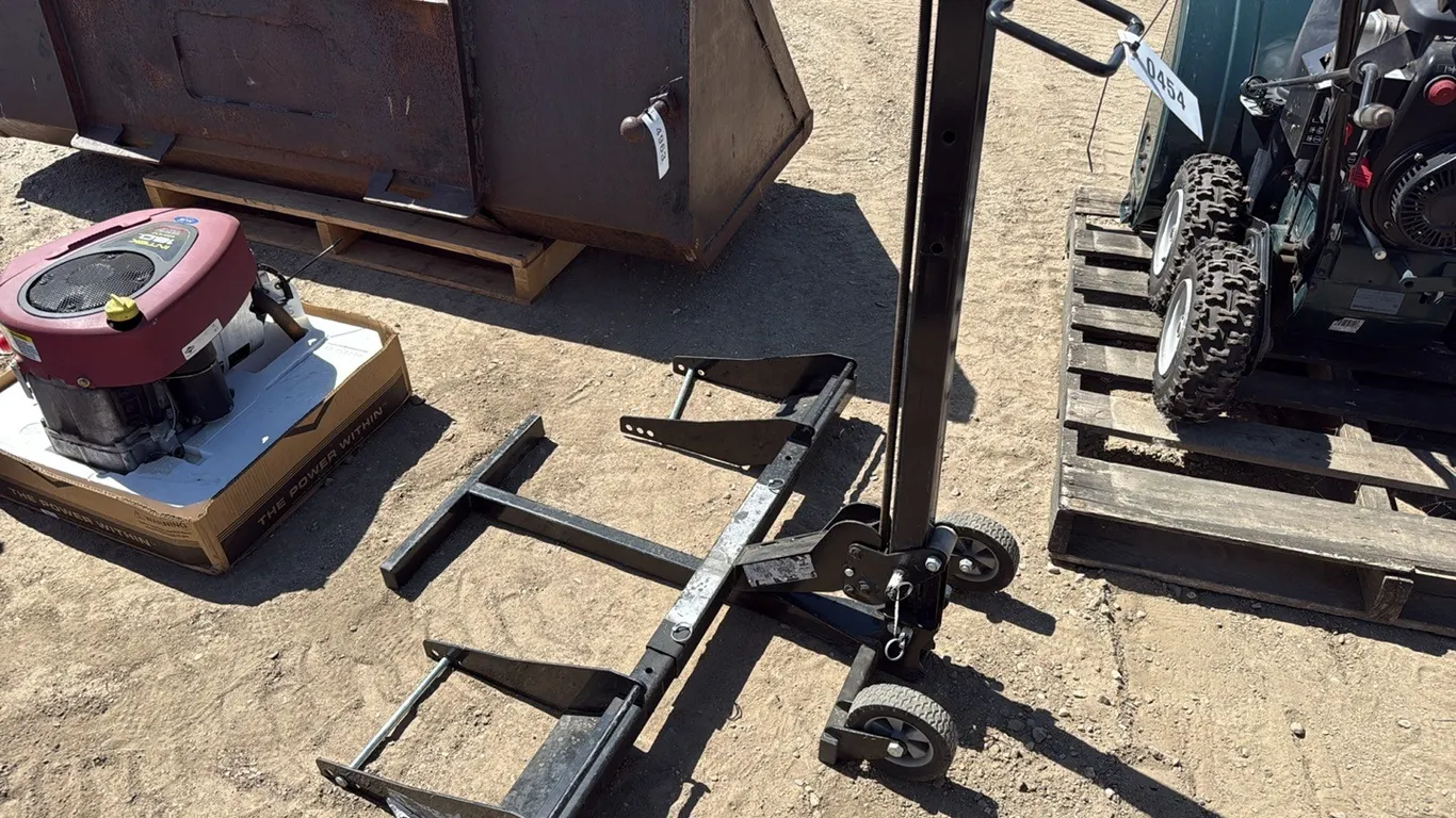 ID 0454 Lawn Tractor Lift