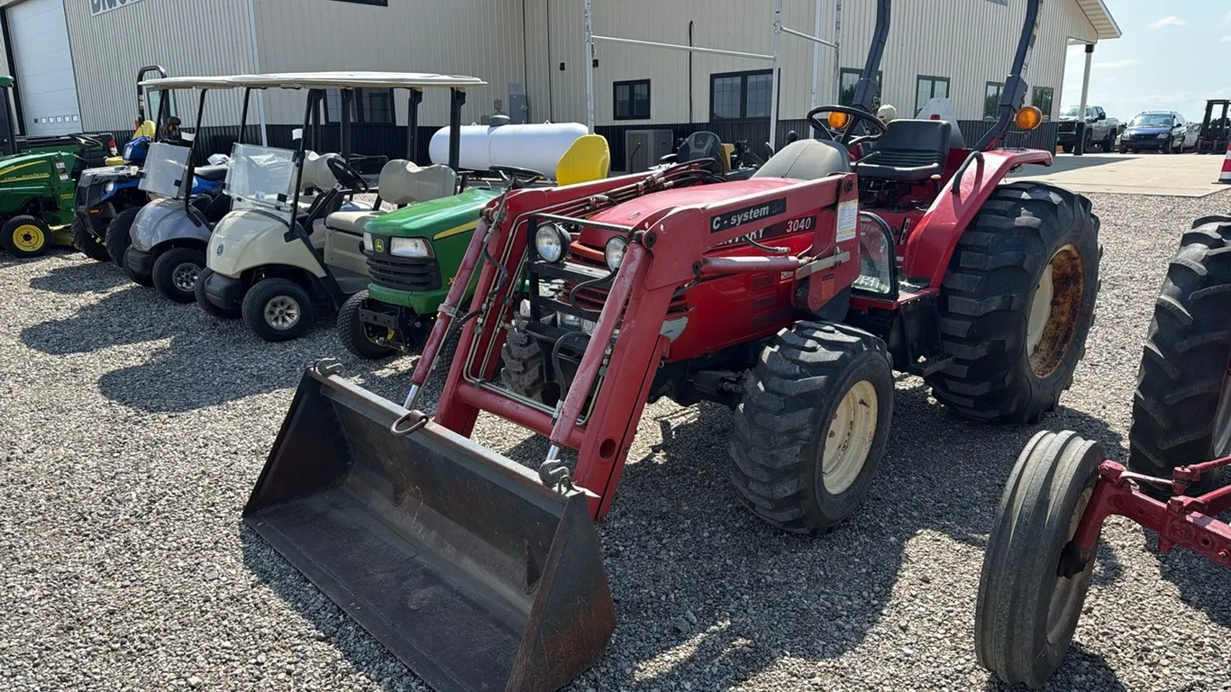 ID 0486 Century Tractor w/Loader