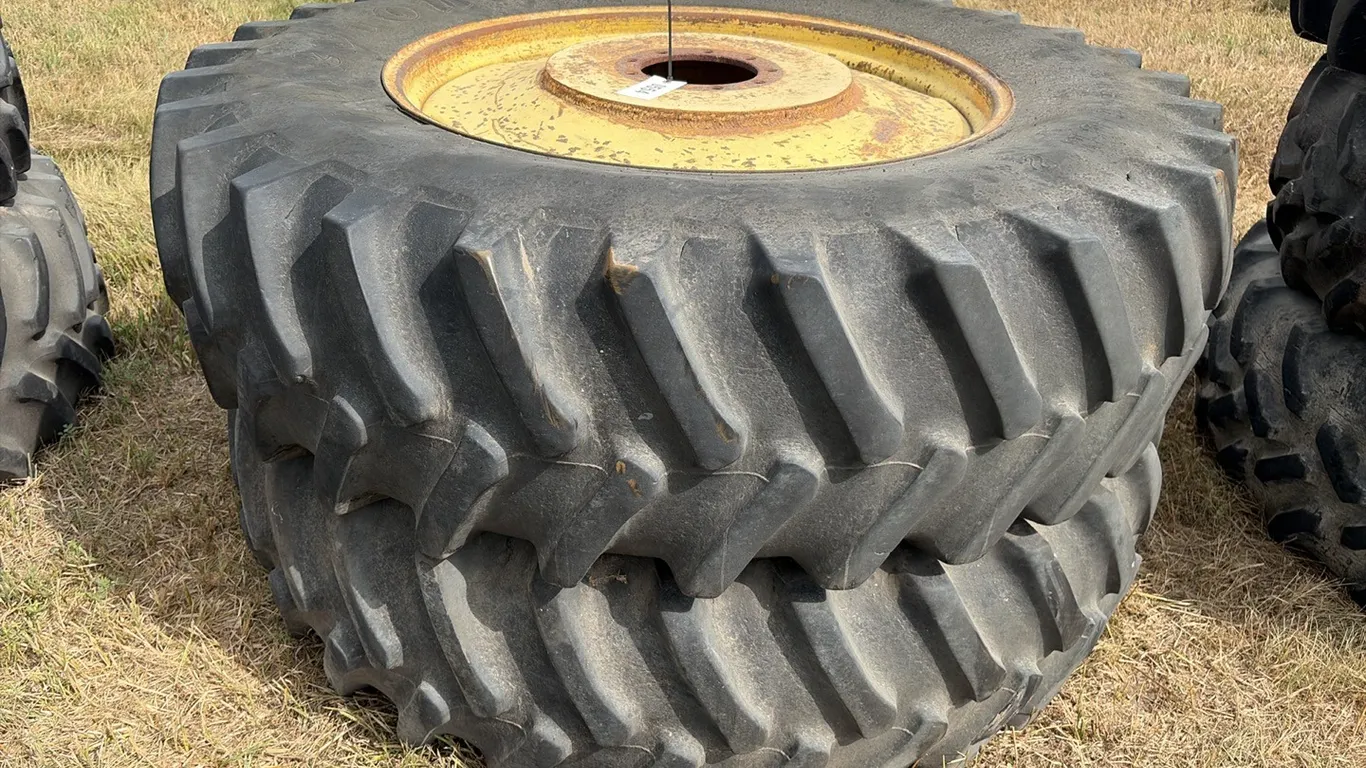 ID 0554 18.4R38 w/9 Hole Rim