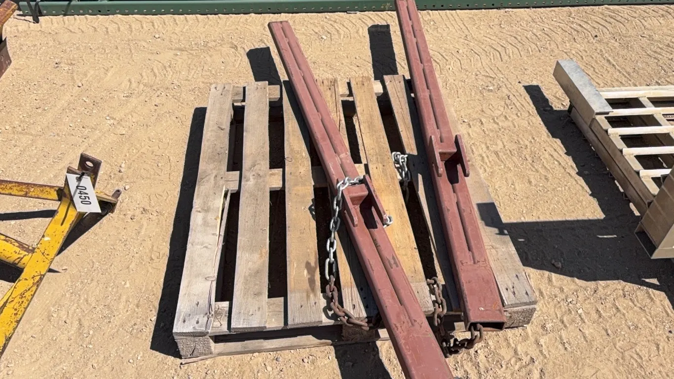 ID 0451 Bucket Mount Pallet Forks