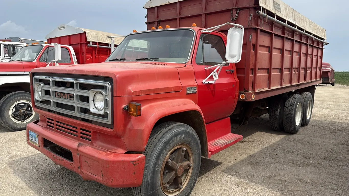 ID 0280 1973 GMC Tandem Truck 6500