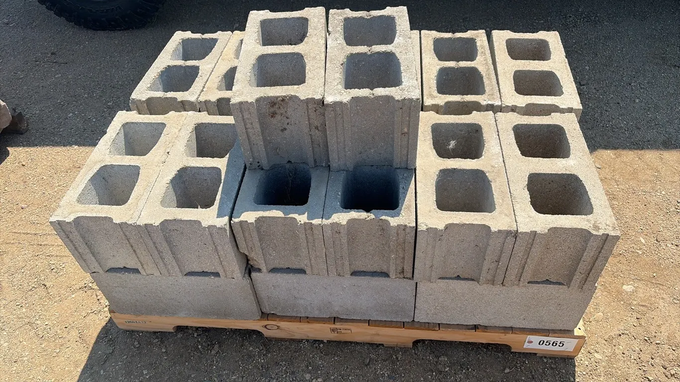 ID 0565 Cinder Blocks