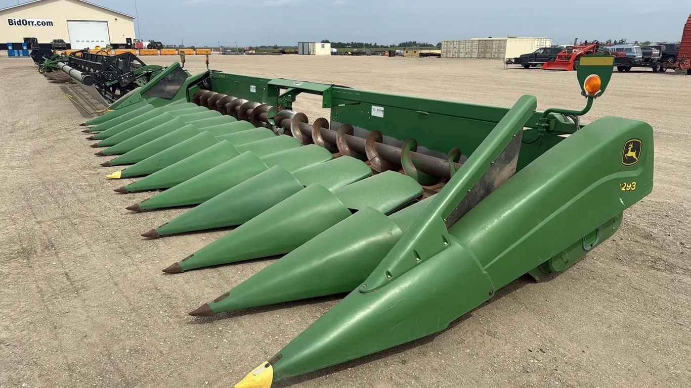 ID 0397 John Deere 1293 Corn Header