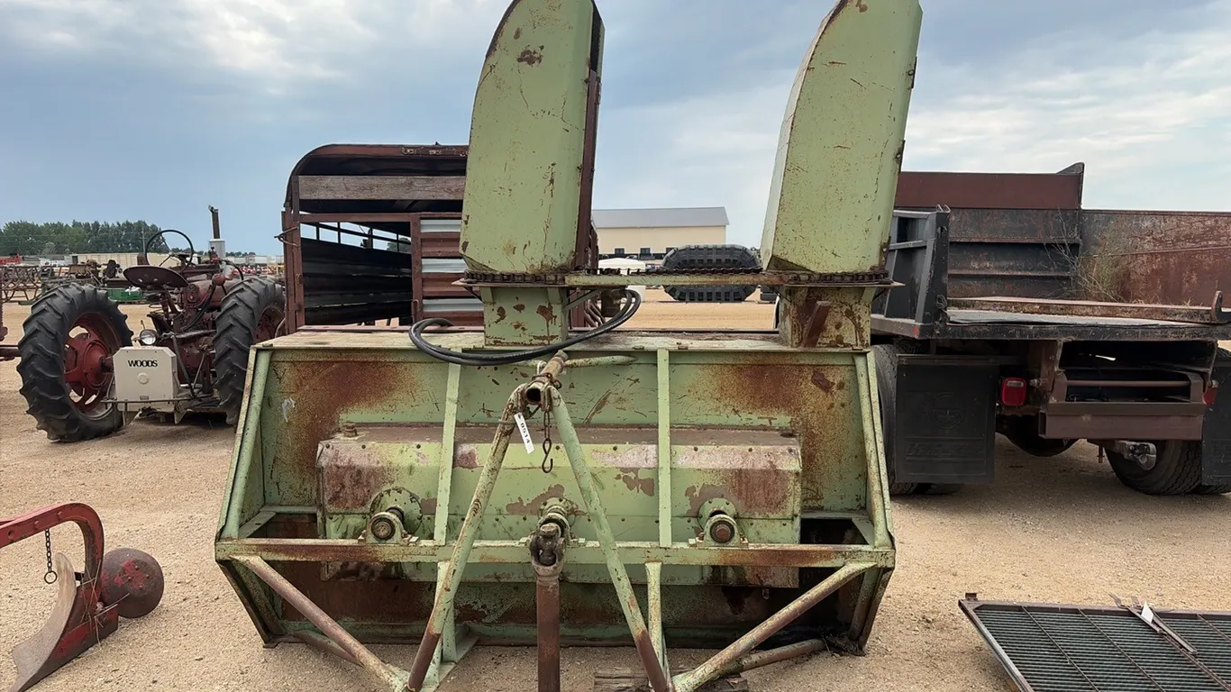 ID 0514 Fair Snowblower