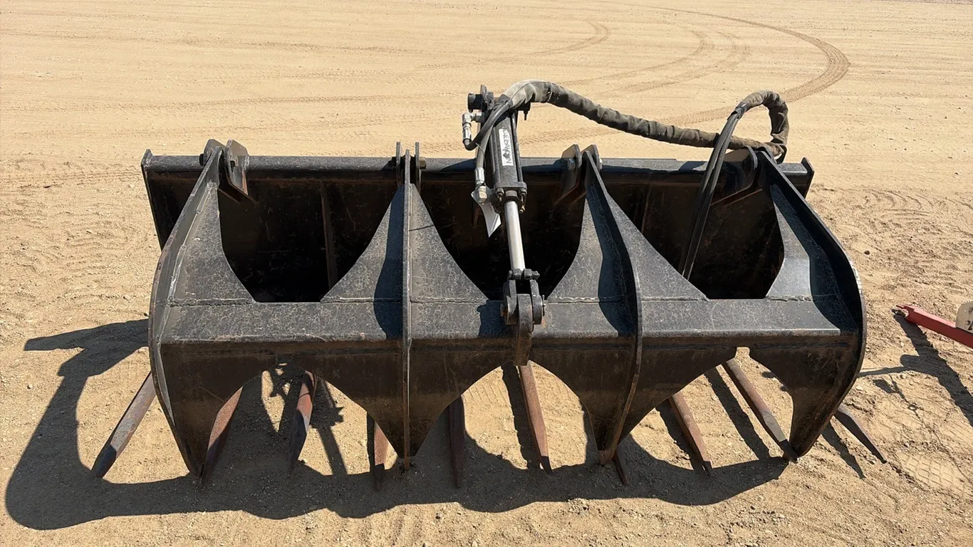 ID 0547 Midsota 72in Manure Grapple