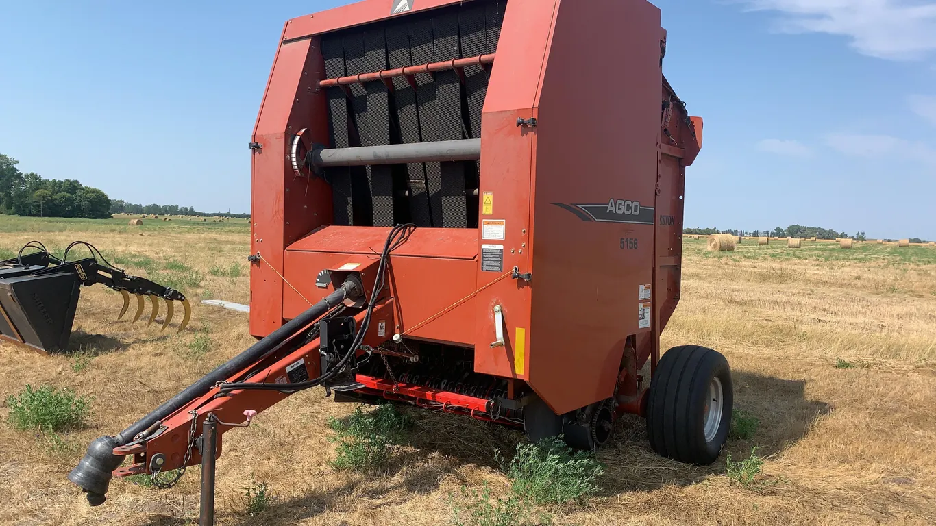 Agco-Hesston 5156 Round Baler