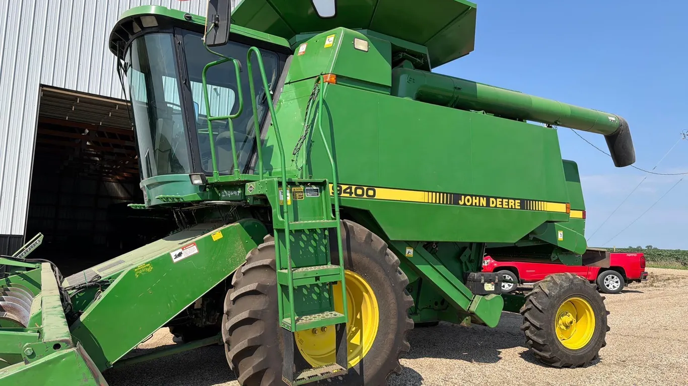 John Deere 9400 Combine