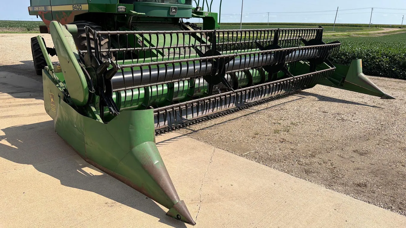 John Deere 220 20ft Bean Head