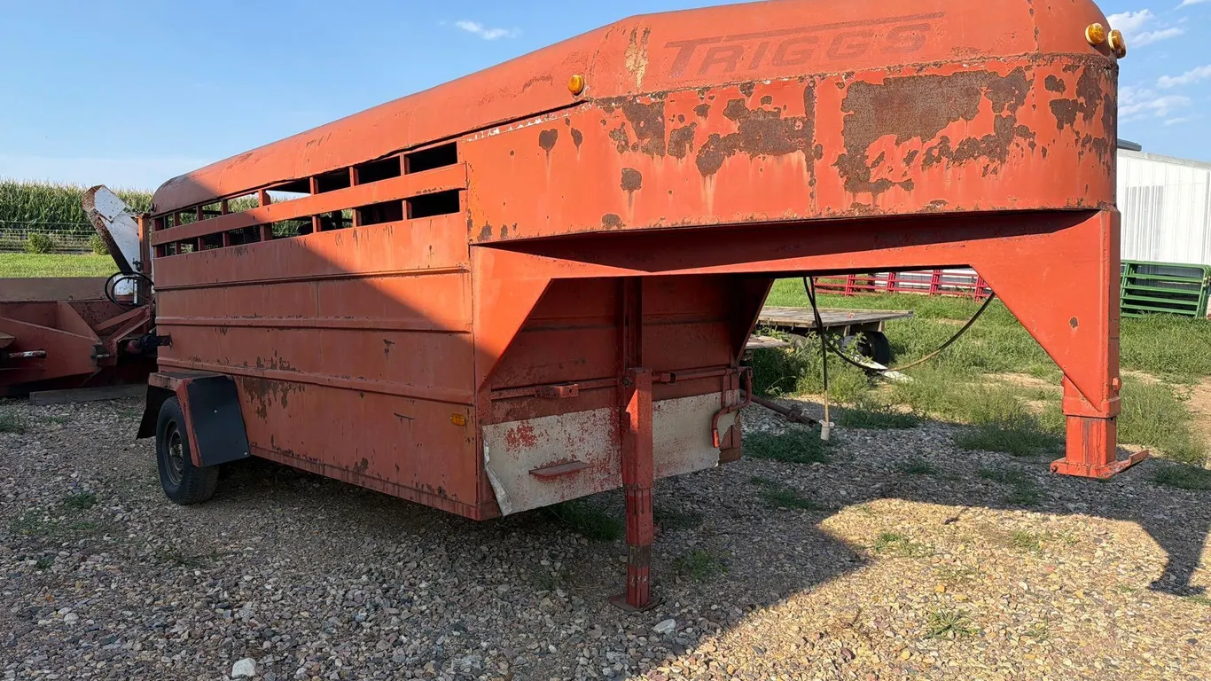 1985 Triggs 14ft Gooseneck Livestock Trailer