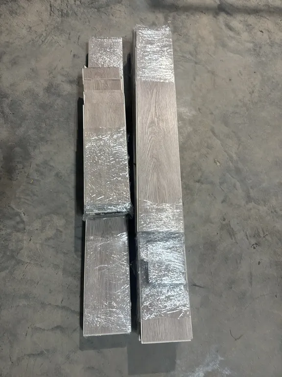 Approx 100sqft of laminate flooring