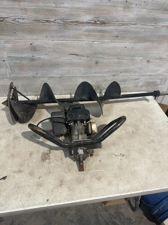 10” strike master ice auger