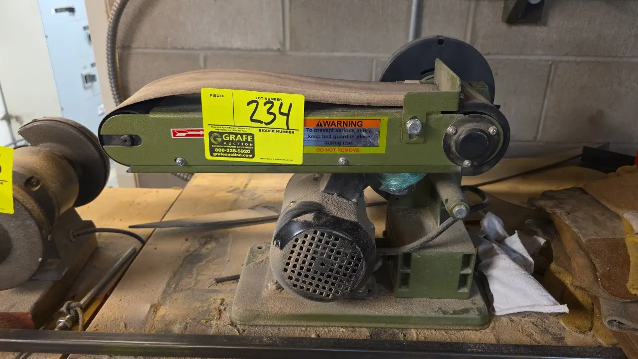 Central Machinery 97181 combination belt and disc sander. Features 3/4 HP motor, adjustable disc work table, and horizontal sanding belt. S/N: 3668513