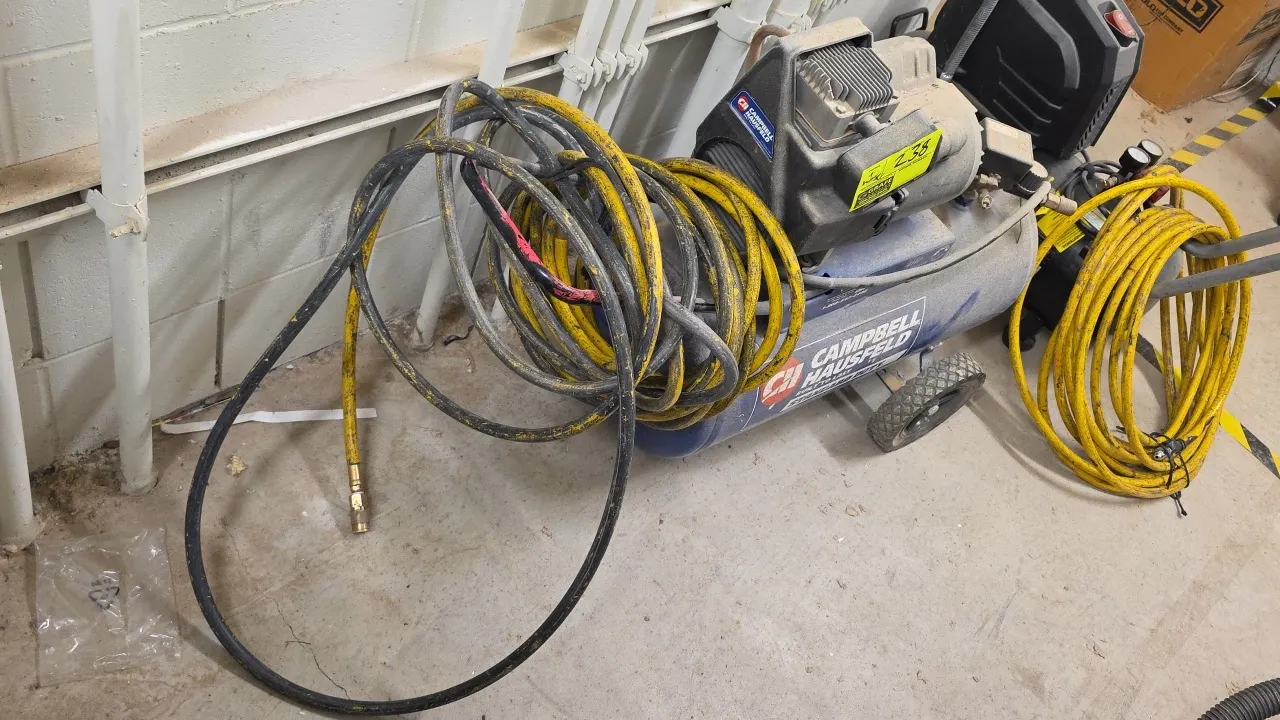 Campbell Hausfeld WL340003AJ 13-gallon portable air compressor. Includes air hose with quick-connect coupler. S/N: (H) 8/6/98 7064. Electrical: 120V,