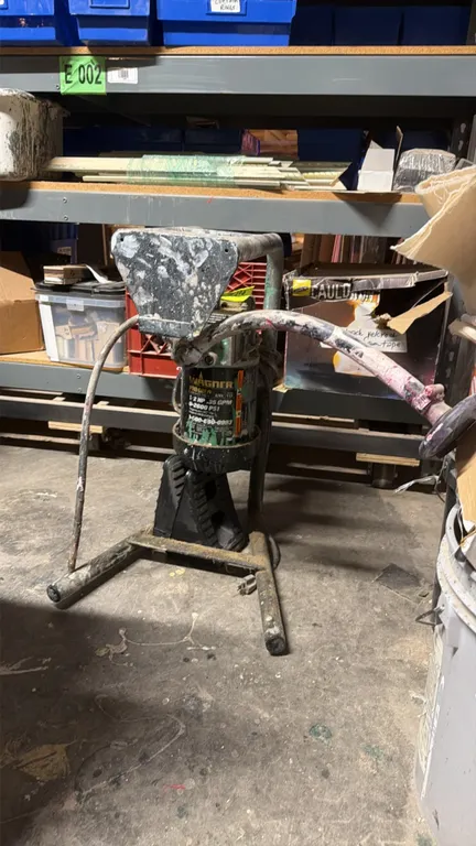 Wagner Pro Gold 830C V15 airless paint sprayer. Features 1/2 HP motor, 0.35 GPM flow rate, and 0-2600 PSI operating pressure. Mounted on a tubular ste