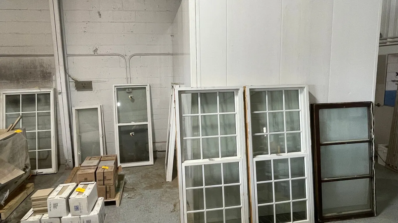 (7) Windows