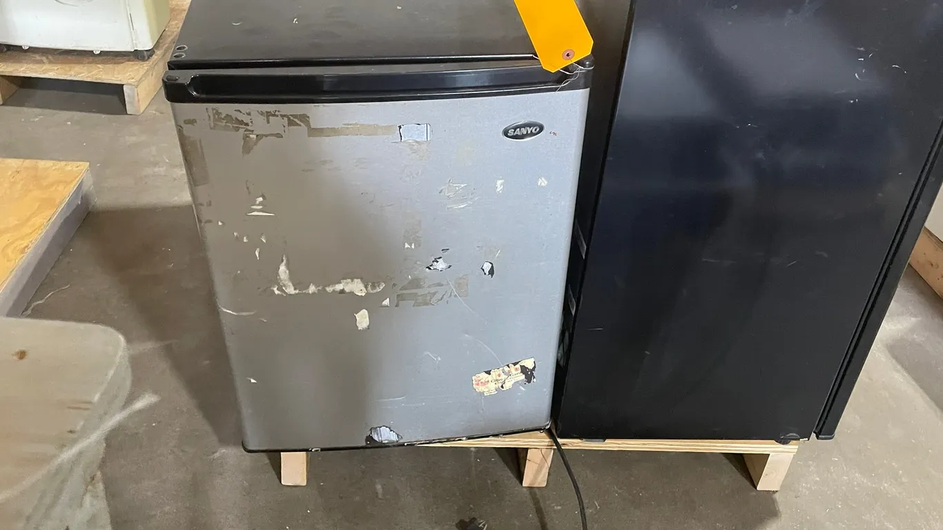 Sanyo Mini Fridge