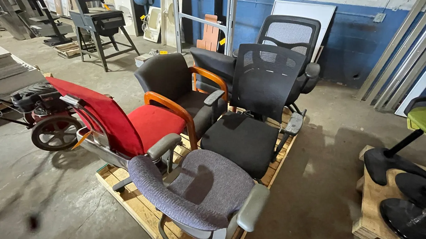 Pallet of (7) Chairs