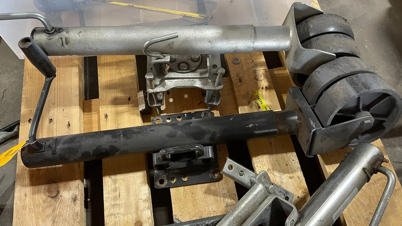 (2) Trailer Jacks