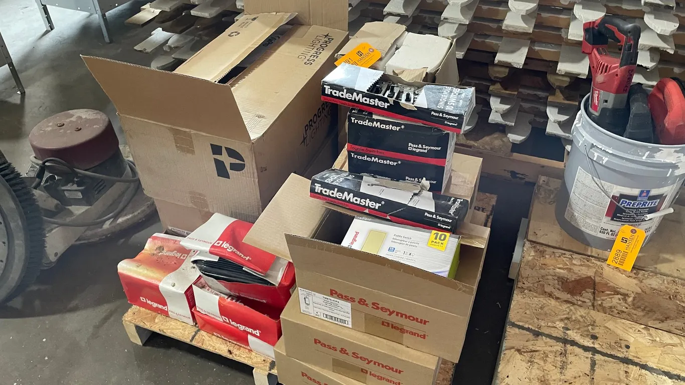 Pallet of Electrical Fixtures, Outdoor Lantern and (2) Ceiling Fans