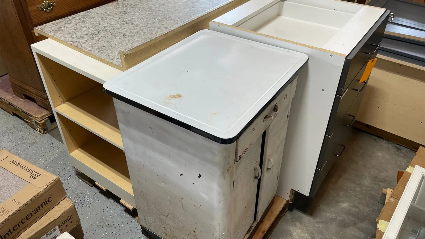 Pallet of Cabinet Bases and (1) Countertop