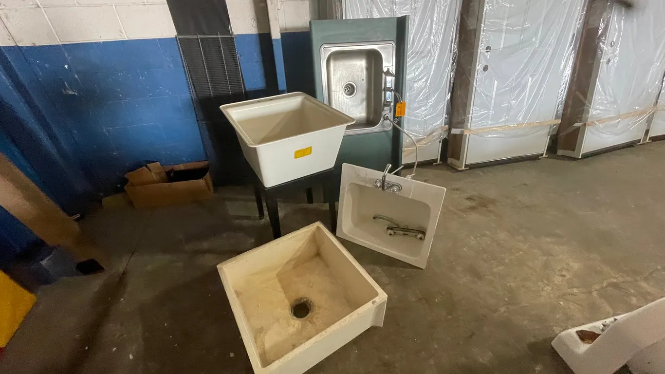 (4) Sinks