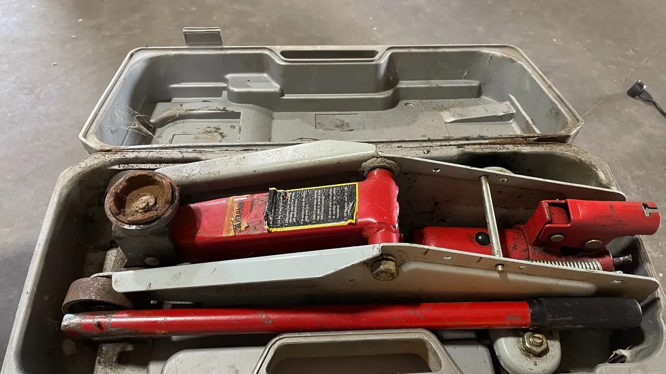 Floor Jack in Poly Carrying Case