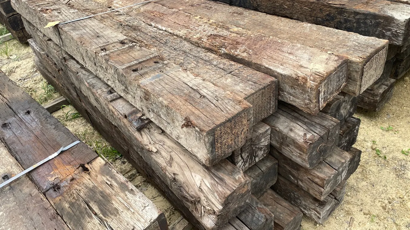 Bundle of (16) Railroad Ties