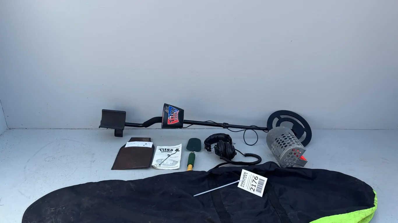 Titan 2000X Metal Detector